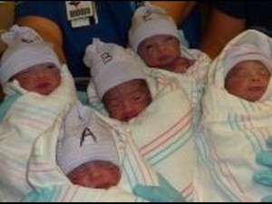 Danielle Busby Lahir Anak Kembar Lima Perempuan